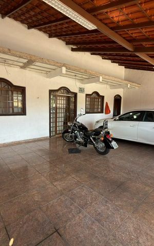 Casa à venda com 250m², 3 quartos e 4 vagas