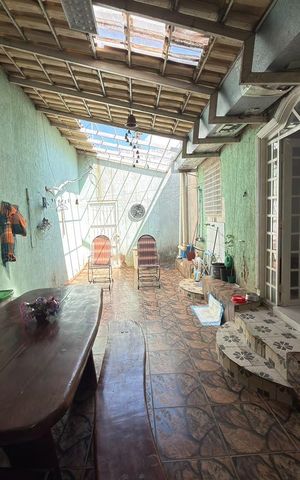 Casa à venda com 250m², 3 quartos e 4 vagas