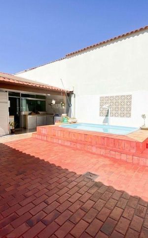 Casa à venda com 250m², 4 quartos e 4 vagasPiscina