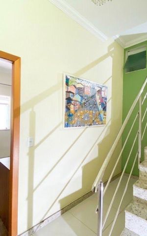 Casa à venda com 250m², 4 quartos e 4 vagasEscada