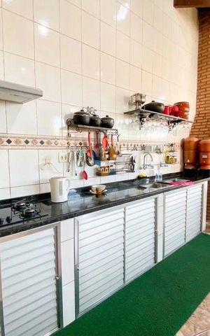 Casa à venda com 250m², 4 quartos e 4 vagasCozinha