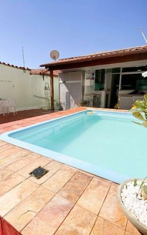 Casa à venda com 250m², 4 quartos e 4 vagasPiscina