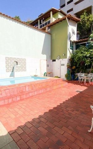 Casa à venda com 250m², 4 quartos e 4 vagas Piscina