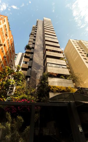 Apartamento para alugar com 290m², 3 quartos e 4 vagas Apartamento para alugar com 290m², 3 quartos e 4 vagasFachada