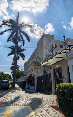 Apartamento à venda com 45m², 2 quartos e 1 vaga Apartamento à venda com 45m², 2 quartos e 1 vagaFachada