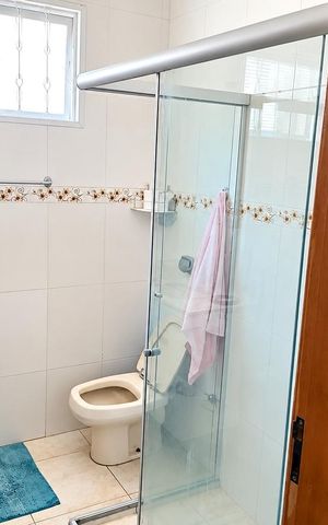 Casa para alugar com 136m², 3 quartos e 3 vagas Casa para alugar com 136m², 3 quartos e 3 vagasBanheiro