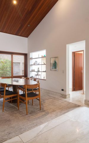 Casa para alugar com 300m², 5 quartos e 3 vagas Casa para alugar com 300m², 5 quartos e 3 vagasSala