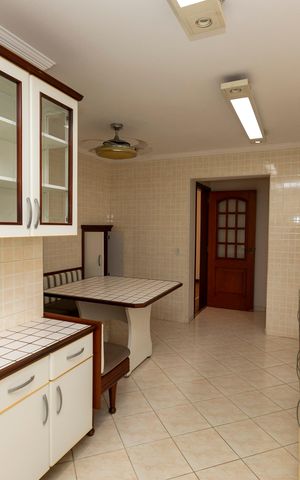 Casa de condomínio à venda com 628m², 3 quartos e 4 vagasCOZINHA