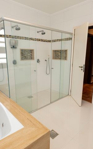 Casa de condomínio à venda com 628m², 3 quartos e 4 vagasBANHEIRO SUITE PRINCIPAL