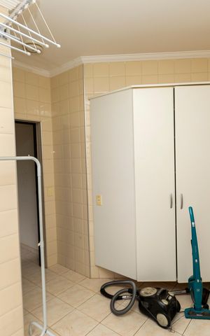Casa de condomínio à venda com 628m², 3 quartos e 4 vagasÁREA DE SERVIÇO