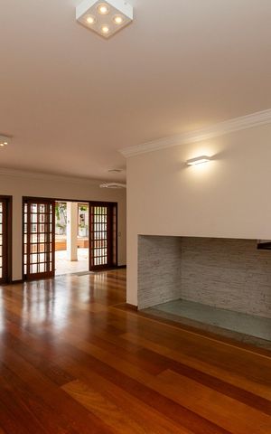 Casa de condomínio à venda com 628m², 3 quartos e 4 vagasSALA PARA VÁRIOS AMBIENTES