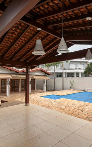 Casa de condomínio à venda com 628m², 3 quartos e 4 vagasQUINTAL COM CHURRASQUEIRA E PISCINA