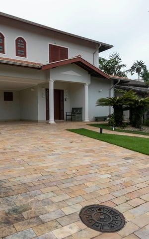 Casa de condomínio à venda com 628m², 3 quartos e 4 vagasGARAGENS