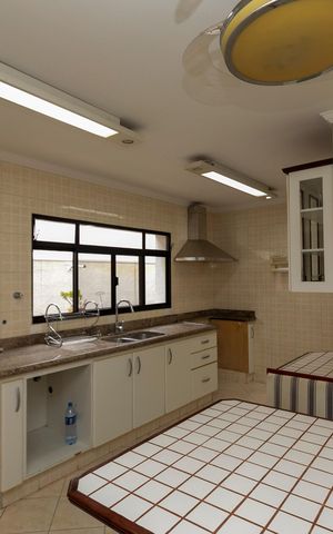 Casa de condomínio à venda com 628m², 3 quartos e 4 vagasCOZINHA