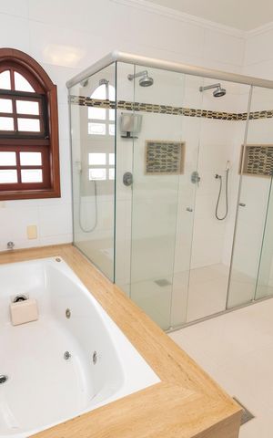 Casa de condomínio à venda com 628m², 3 quartos e 4 vagasBANHEIRO SUITE PRINCIPAL