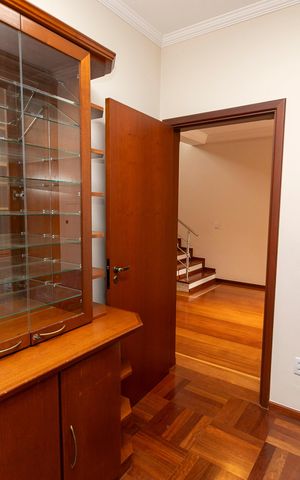 Casa de condomínio à venda com 628m², 3 quartos e 4 vagasESCRITÓRIO