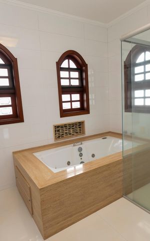 Casa de condomínio à venda com 628m², 3 quartos e 4 vagasBANHEIRO SUITE PRINCIPAL