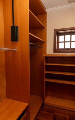 Casa de condomínio à venda com 628m², 3 quartos e 4 vagasCLOSET