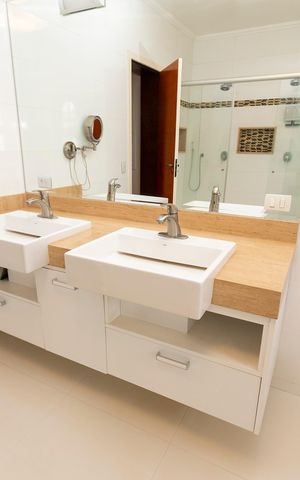 Casa de condomínio à venda com 628m², 3 quartos e 4 vagasBANHEIRO SUITE PRINCIPAL