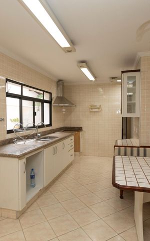 Casa de condomínio à venda com 628m², 3 quartos e 4 vagasCOZINHA