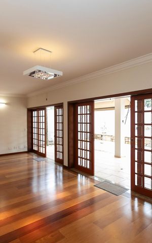 Casa de condomínio à venda com 628m², 3 quartos e 4 vagasSALA PARA VÁRIOS AMBIENTES