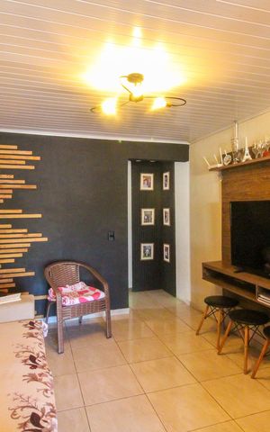 Casa à venda com 250m², 5 quartos e 2 vagas Casa à venda com 250m², 5 quartos e 2 vagasSala