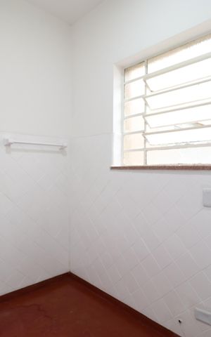 Casa para alugar com 90m², 2 quartos e sem vagaBanheiro 