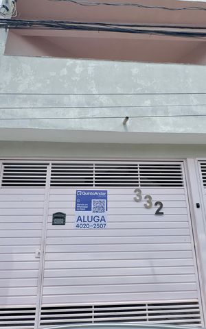 Casa para alugar com 220m², 4 quartos e 1 vaga Casa para alugar com 220m², 4 quartos e 1 vagaPlaca instalada na fachada do imóvel