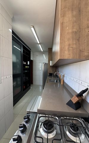 Apartamento à venda com 132m², 3 quartos e 2 vagas Apartamento à venda com 132m², 3 quartos e 2 vagasCozinha