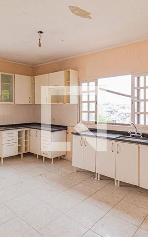 Casa à venda com 250m², 2 quartos e 1 vaga Casa à venda com 250m², 2 quartos e 1 vagaCozinha