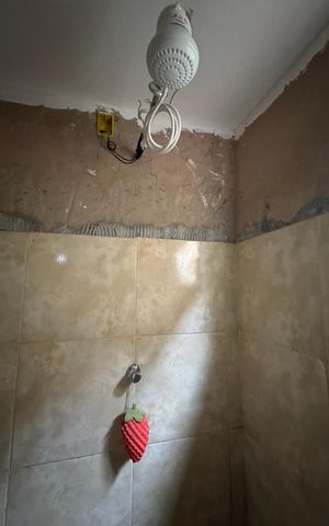 Casa à venda com 180m², 3 quartos e 2 vagas Casa à venda com 180m², 3 quartos e 2 vagasBanheiro da Suíte