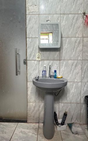 Casa à venda com 180m², 3 quartos e 2 vagas Casa à venda com 180m², 3 quartos e 2 vagasBanheiro