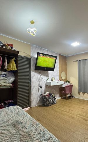 Casa à venda com 180m², 3 quartos e 2 vagas Casa à venda com 180m², 3 quartos e 2 vagasSuíte