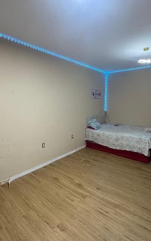 Casa à venda com 180m², 3 quartos e 2 vagas Casa à venda com 180m², 3 quartos e 2 vagasSuite