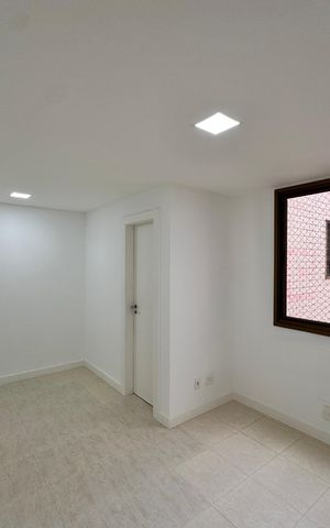Apartamento à venda com 270m², 4 quartos e 3 vagas Apartamento à venda com 270m², 4 quartos e 3 vagasSuíte 3