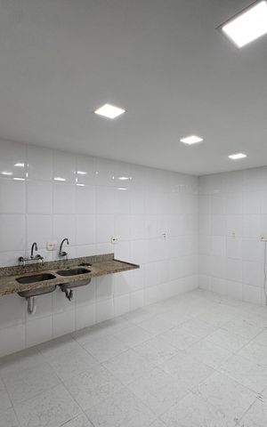 Apartamento à venda com 270m², 4 quartos e 3 vagas Apartamento à venda com 270m², 4 quartos e 3 vagasCozinha e Área de Serviço