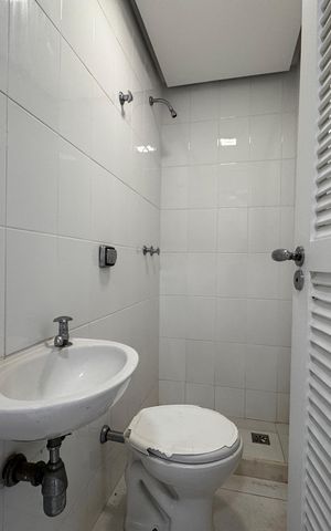 Apartamento à venda com 270m², 4 quartos e 3 vagas Apartamento à venda com 270m², 4 quartos e 3 vagasCozinha e Área de Serviço