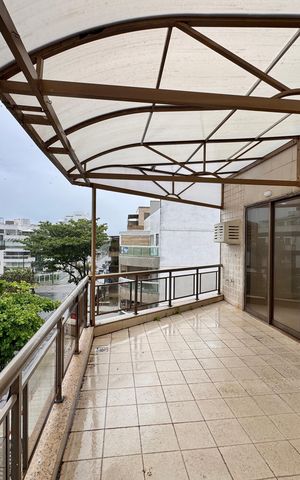 Apartamento à venda com 270m², 4 quartos e 3 vagas Apartamento à venda com 270m², 4 quartos e 3 vagasVaranda