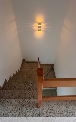 Apartamento à venda com 270m², 4 quartos e 3 vagas Apartamento à venda com 270m², 4 quartos e 3 vagasEscada