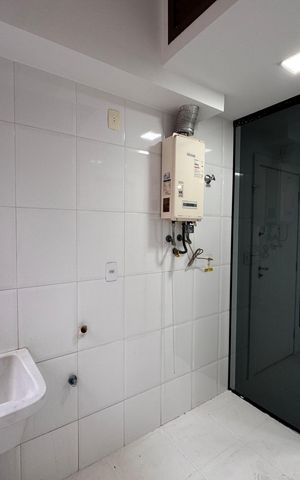 Apartamento à venda com 270m², 4 quartos e 3 vagas Apartamento à venda com 270m², 4 quartos e 3 vagasCozinha e Área de Serviço