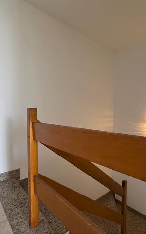 Apartamento à venda com 270m², 4 quartos e 3 vagas Apartamento à venda com 270m², 4 quartos e 3 vagasEscada