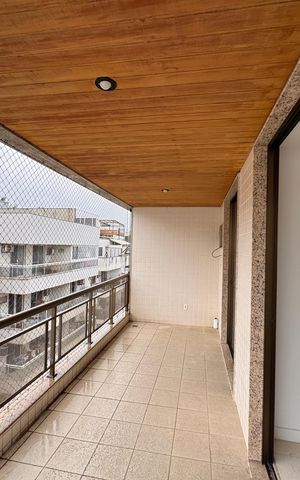 Apartamento à venda com 270m², 4 quartos e 3 vagas Apartamento à venda com 270m², 4 quartos e 3 vagasSuíte 1 - Varanda