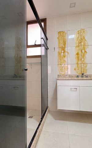 Apartamento à venda com 270m², 4 quartos e 3 vagas Apartamento à venda com 270m², 4 quartos e 3 vagasSuíte 2 - Banheiro