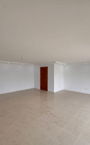 Apartamento à venda com 270m², 4 quartos e 3 vagas Apartamento à venda com 270m², 4 quartos e 3 vagasSala