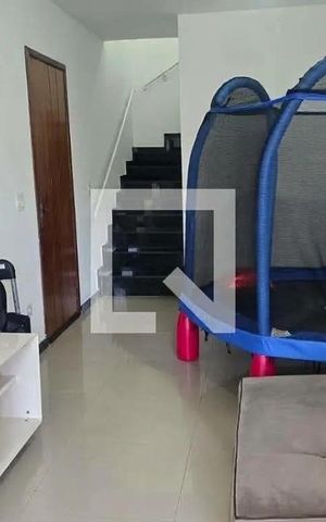Casa para alugar com 70m², 2 quartos e 2 vagasSala