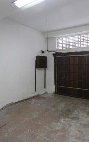 Casa à venda com 210m², 5 quartos e 2 vagas Casa à venda com 210m², 5 quartos e 2 vagasGaragem