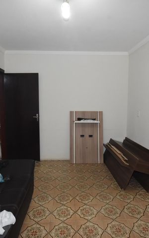 Casa à venda com 156m², 2 quartos e 2 vagas Casa à venda com 156m², 2 quartos e 2 vagasSala