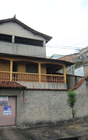 Casa à venda com 180m², 3 quartos e 2 vagasFachada / Plaquinha Instalada 02/10/2026 AAIU-94