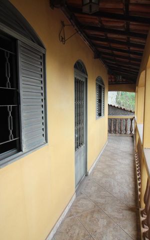 Casa à venda com 180m², 3 quartos e 2 vagasVaranda