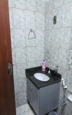 Casa à venda com 180m², 3 quartos e 2 vagasBanheiro 2